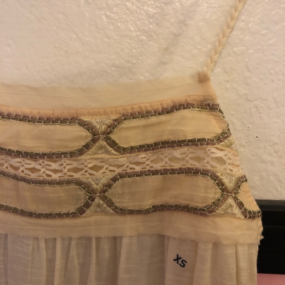 Detailed white cami - Picture 4 of 5